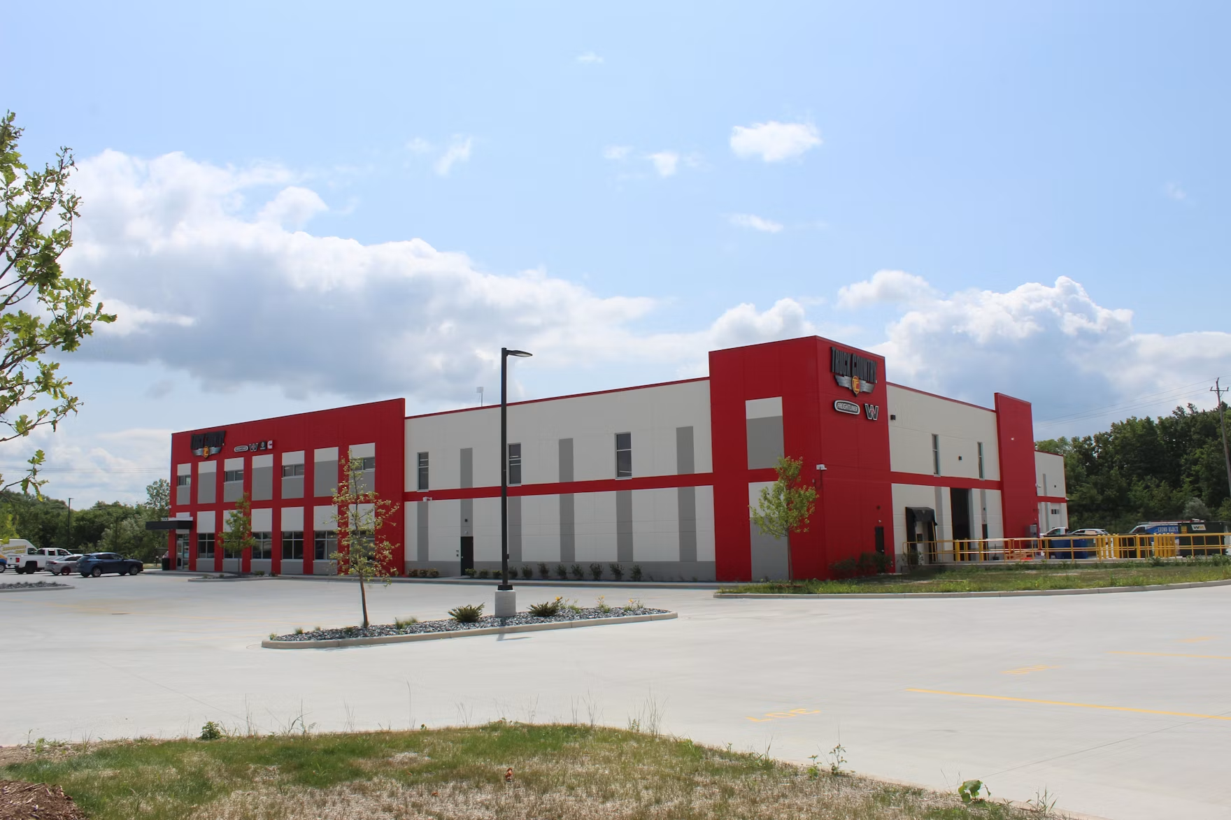 Featured image for “Truck Country opens new Wisconsin dealership”